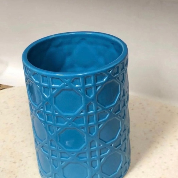 Hallmark Flower Octagonal design ceramic vase - Picture 4 of 4